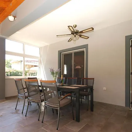 בית נופש House Katarina 2212 *