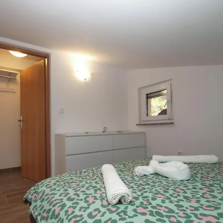 בית נופש House Katarina 2212 *
